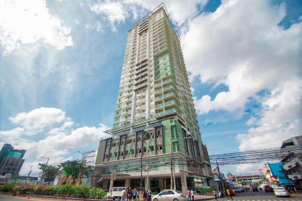 Aparthotel 2313 Sun Vida Tower Cebu Stadt Exterior foto